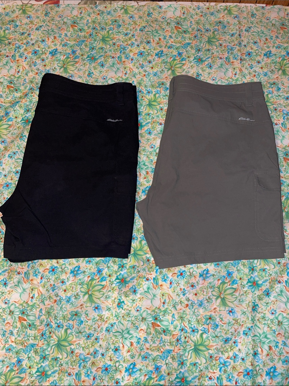 2 pairs of Eddie Bauer summer trail cargo shorts (16)